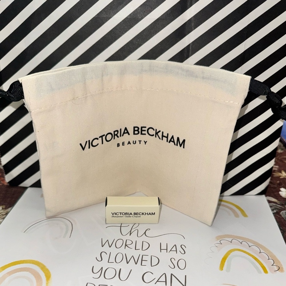 NIB NWT Victoria Beckham Eyeliner Pencil Sharpener for Eyeliner & Lip With Bag